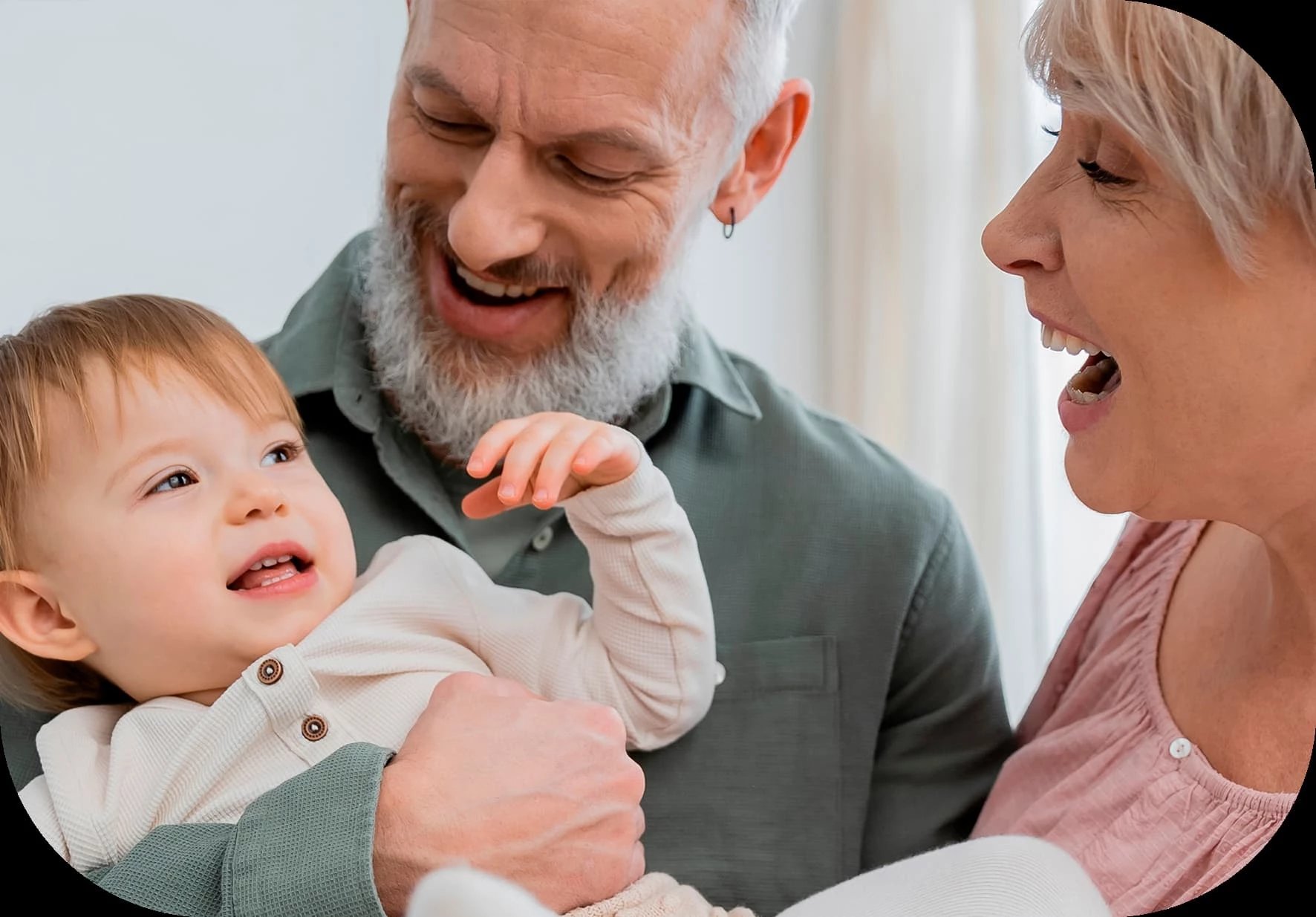abuelos en el cuidado del bebe